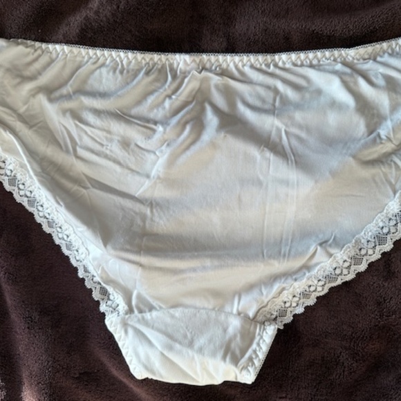 White Bridal Panties. Cotton panties with a flair. - Picture 4 of 7